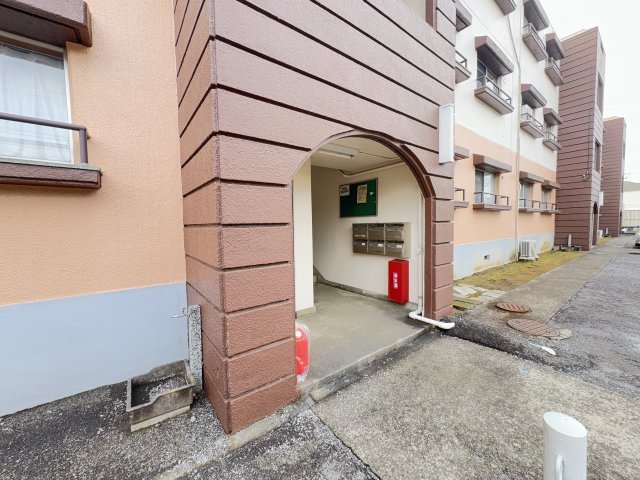 源七第一コーポラスのエントランス