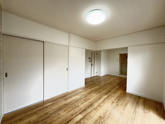 源七第一コーポラスの居間・リビング