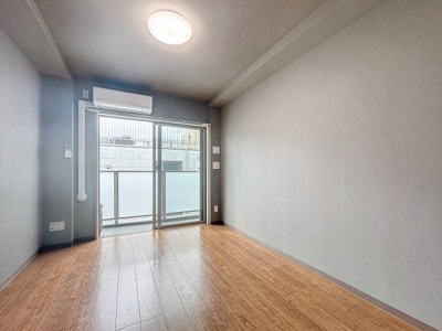 【居間・リビング】 | P’sプレイス東仲町 | ※同タイプ、別部屋写真使用。