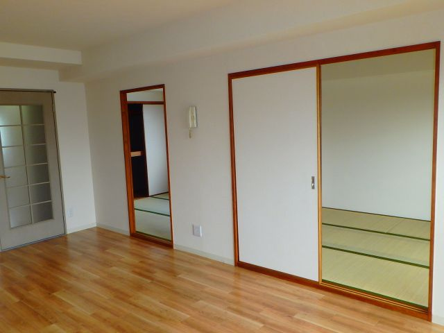ネクスト倉田　東館の居間・リビング|ネクスト倉田（岡山市中区倉田）RC賃貸マンション
