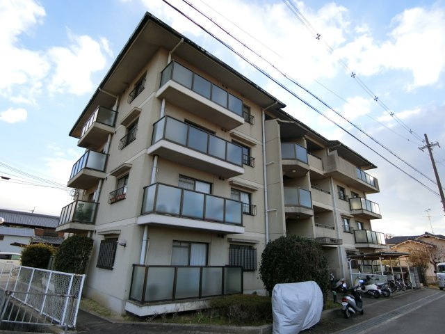 尾勝山ハイツの外観