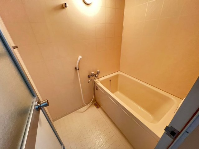 尾勝山ハイツの浴室