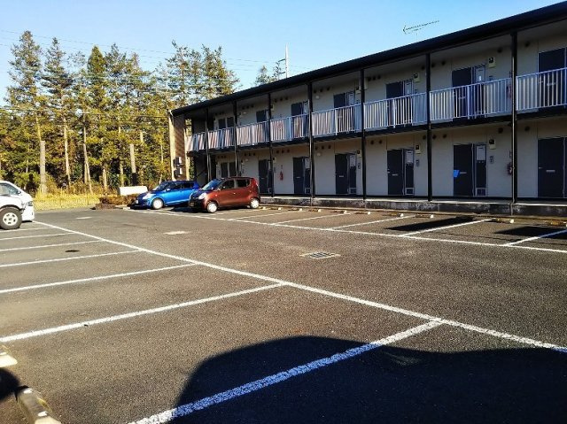 レオパレスさくらcの駐車場