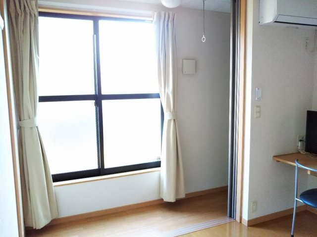 レオパレスさくらcの居間・リビング|画像3