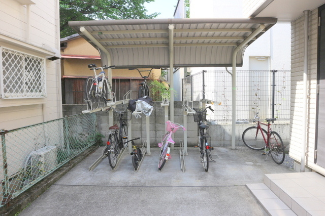 目黒区柿の木坂２丁目の賃貸マンションのその他共用部分|★敷地内屋根付き駐輪場★