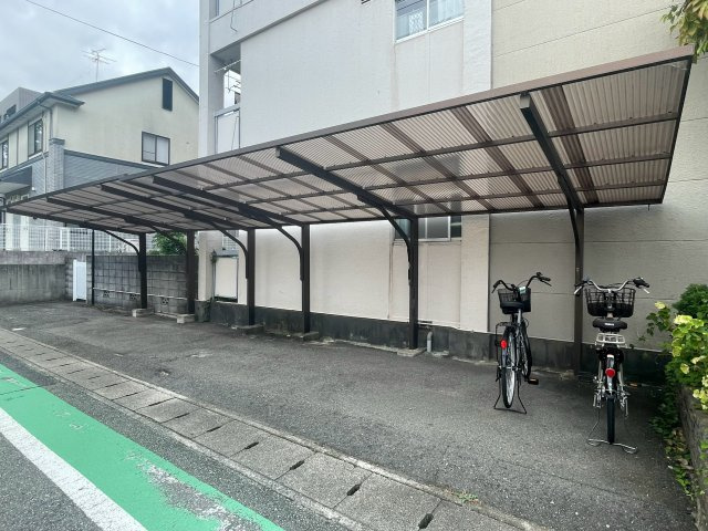 夙川第一コーポラスの駐車場