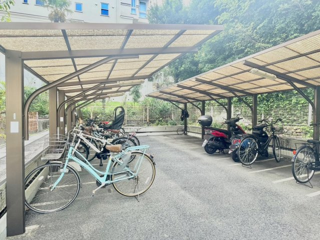 夙川第一コーポラスの駐輪場