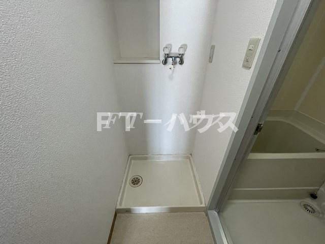 ニューエイト本郷第５の玄関