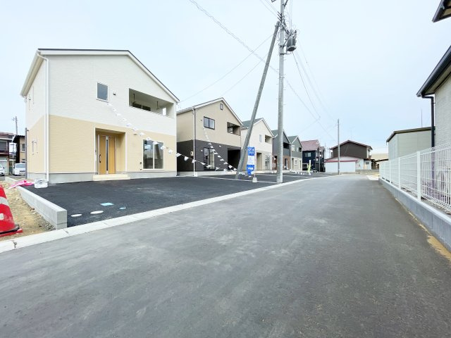 新築戸建・建売　相馬市中村第11　CRADLE GARDEN　の前面道路含む現地写真