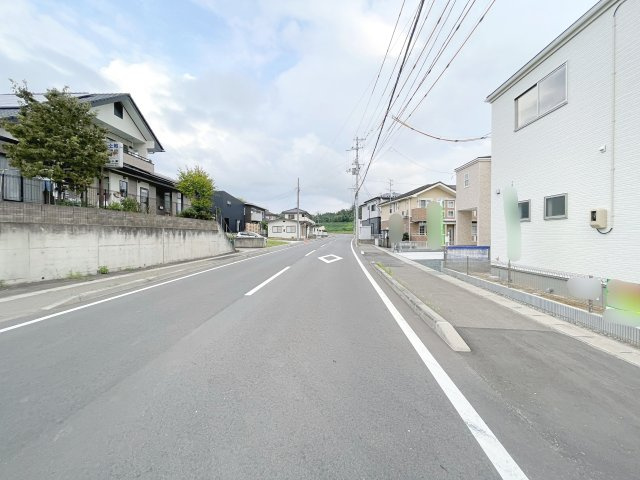 新築戸建・建売　二本松市油井第5　Livele Graden　全13棟の前面道路含む現地写真