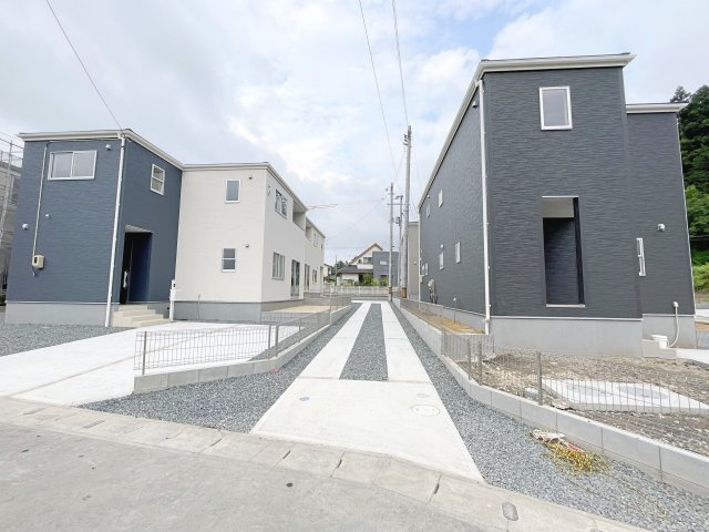 二本松市油井第5　Livele Graden　全13棟の駐車場