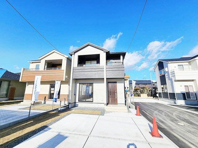 福島市御山沢田ブルーミングガーデン全４棟の前面道路含む現地写真