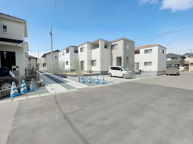 新築戸建   福島市方木田第15　Livele Garden　全3棟の前面道路含む現地写真