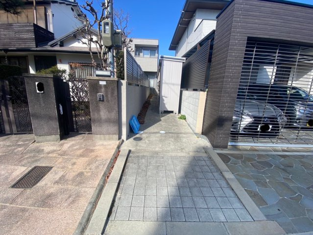 RESIDENCE　CEEDS　Ⅰの外観|南側通路部分です！