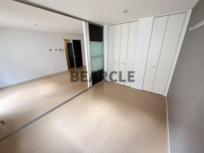 【洋室】 | メゾンアンソレイユ