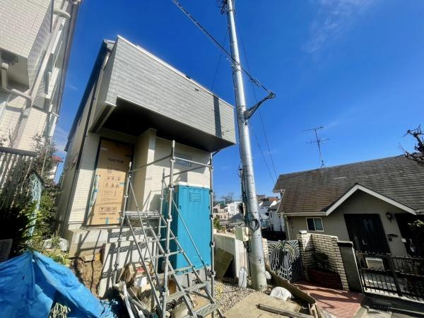 横浜市中区本牧緑ケ丘の新築一戸建の外観|周辺は落ち着いた街並み。
是非一度、現地へお越しください。
