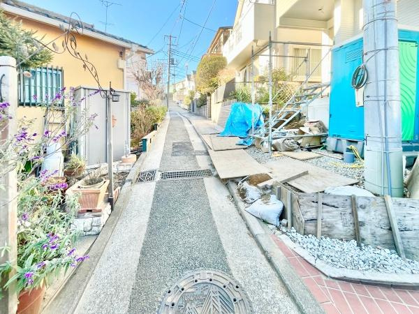 横浜市中区本牧緑ケ丘の新築一戸建の前面道路含む現地写真|現在建築中の為、同仕様物件のご案内をさせて頂きます。
お車でご自宅まで送迎承ります。