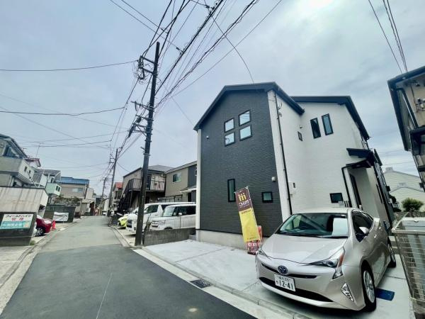 横浜市金沢区野島町の新築一戸建の外観|堂々と完成しました！いつでもご案内可能です！
お車でご自宅まで送迎承ります。