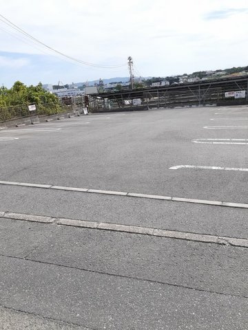 サンヒルズ・ＴＳの駐車場|駐車スペースもあります☆
