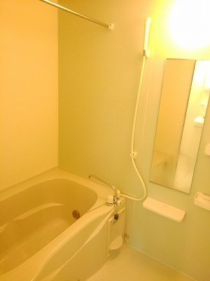 サンヒルズ・ＴＳの浴室|追い焚き・浴室乾燥機付きのお風呂です♪