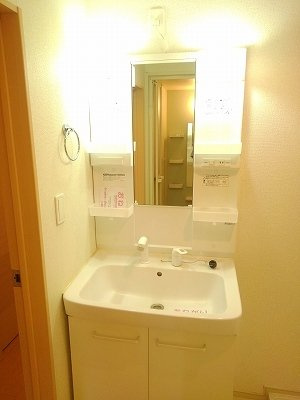 サンヒルズ・ＴＳの洗面所|広い洗面スペースです★