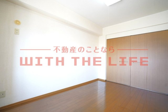 アーニスト野中【キャッシュバック対象物件】の洋室|落ち着いた色調の洋室です