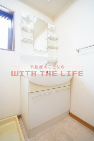 アーニスト野中【キャッシュバック対象物件】の独立洗面台|朝の支度にも助かる、独立の洗髪洗面化粧台