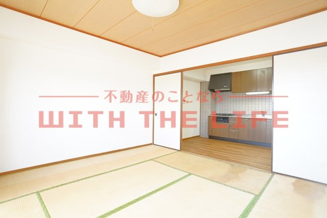 アーニスト野中【キャッシュバック対象物件】の内装|明るい色調の室内です