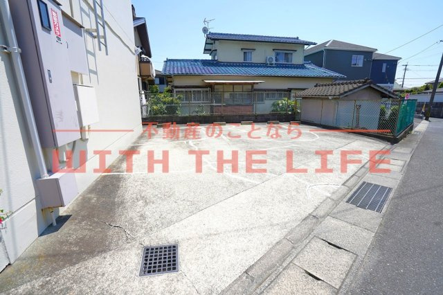 アーニスト野中【キャッシュバック対象物件】の駐車場|カースペースがあります