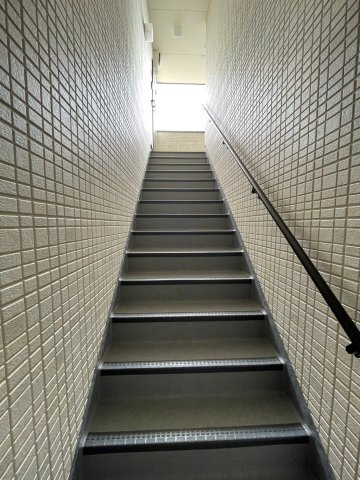 REGIES清荒神Ⅰのその他共用部分|共用部分の階段です
