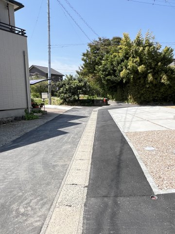 高浜市向山町5丁目第6　1号棟の前面道路含む現地写真|接面道路