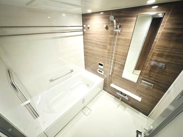 Brillia Tower箕面船場　TOP OF THE HILLの浴室|日々の疲れを癒すお風呂付です