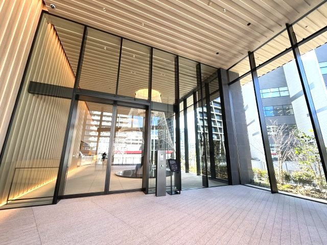 Brillia Tower箕面船場　TOP OF THE HILLのエントランス|落ち着いたエントランスです