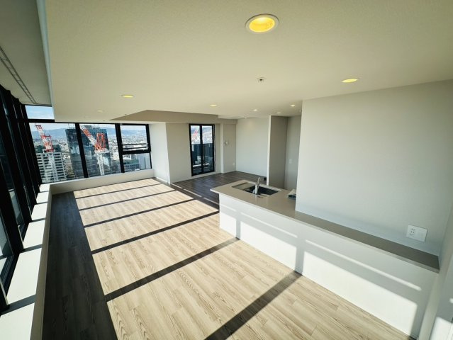 Brillia Tower箕面船場　TOP OF THE HILLの居間・リビング|ゆったりとした居間です