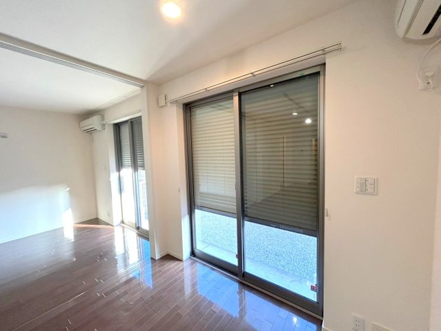 アコーラ国立のロビー|★安心の防犯シャッター★