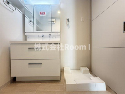 【洗面所】 | Wonnal堺筋本町 | 明るい洗面所です