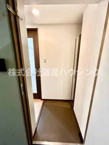 ロイヤルコート千里山の玄関