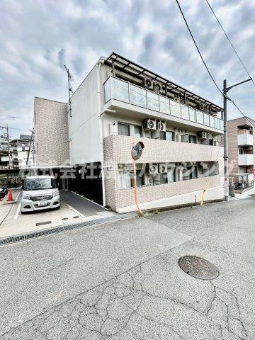 ロイヤルコート千里山の外観