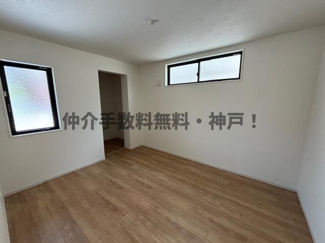 【洋室】 | 神戸市垂水区馬場通　新築戸建　仲介手数料無料！ | 落ち着いた色調の洋室です