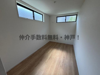 【洋室】 | 神戸市垂水区馬場通　新築戸建　仲介手数料無料！ | 明るい洋室です
