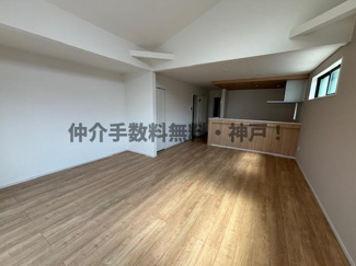 【居間・リビング】 | 神戸市垂水区馬場通　新築戸建　仲介手数料無料！ | ゆったりとした居間です