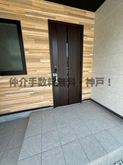 【玄関】 | 神戸市垂水区馬場通　新築戸建　仲介手数料無料！ | きれいな玄関です