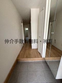 【玄関】 | 神戸市垂水区馬場通　新築戸建　仲介手数料無料！ | きれいな玄関です