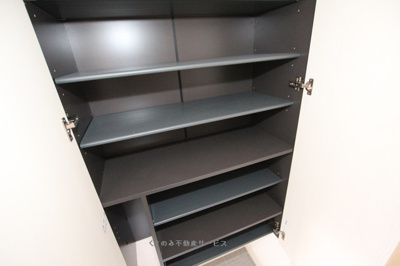 【ロビー】 | D-room　STELLA | 下駄箱
D-room STELLA107号室　2022/8/3撮影