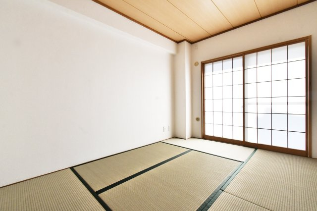 ライオンズマンション桶川の和室|和室6帖：赤ちゃんからお年寄りまでみんなに優しい和室です。足腰に優しい床となっており、フローリングより、冷えにくいのが特徴です！1家に1部屋あると落ち着く空間となります☆彡