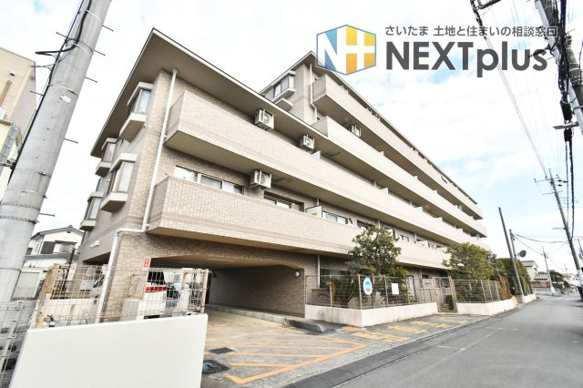ライオンズマンション桶川の外観|JR高崎線『桶川駅』徒歩8分ですので、乗り換え不要で都内まで出られるため通勤通学も便利な立地です。スーパー・コンビニ・ドラックストアも揃っておりますので、日常のお買い物にも便利です♪