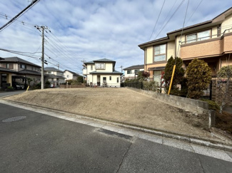 【外観】 | 忙しく過ぎゆく日常を置き去るほど、ゆったりした時間が流れる住環境♪♪『快適』は「家」と「街」と「環境」が調和した時に訪れるだと改めて感じさせてくれます。時間の経過と共に味わいが出る素敵な空間へ！！