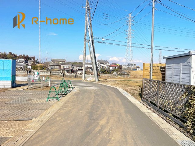 土浦市上高津新町I　新築戸建て　3号棟の前面道路含む現地写真|『今から見たい！』大歓迎です♪
お気軽にＲ－ｈomeまでお問い合わせください。