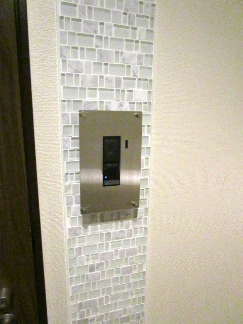 ブリランテ三宿のロビー|玄関はオシャレなタイル貼り