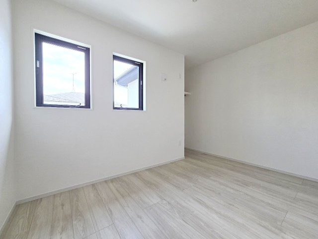 羽村市羽加美1丁目　全１棟の洋室
